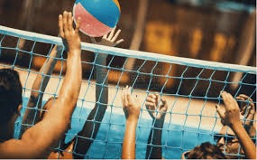 还剩四分钟输13分，大概率赢不了了，你想无法明白佩顿理查德桑托斯打的那么好但出场不到十分钟，波杰凭什么打26，谁打勇士都是不知道名字的新秀拿生涯新高！防不住投不进留着他干嘛